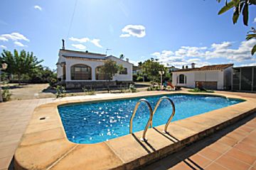 Imagen 1 Venta de casa con piscina en Ondara