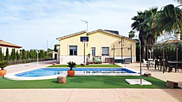 Foto Venta de casa con piscina y terraza en La Carlota , Las lomas