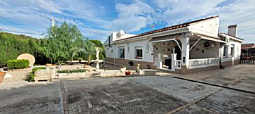 Foto Venta de casa con piscina y terraza en Vilamarxant, LA RODANA