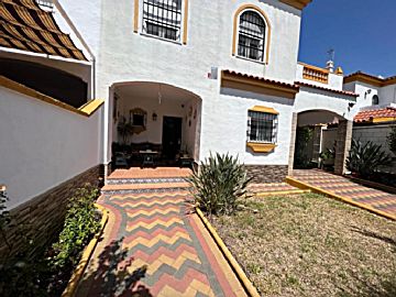 Foto Venta de casa con terraza en Montequinto (Dos Hermanas), Condequinto