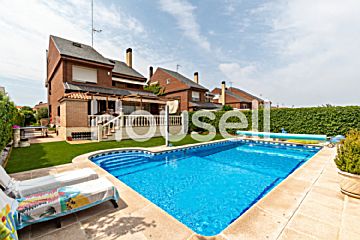  Venta de casas/chalet con piscina y terraza en Carranque