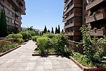 Foto Venta de piso con piscina y terraza en San Ildefonso (Granada), Constitucion