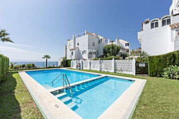 Imagen 1 Venta de casa con piscina y terraza en Estepona
