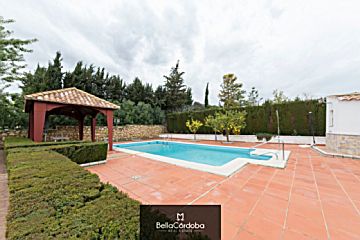 Imagen 1 Venta de casa con piscina en La Carlota 