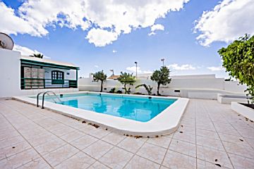 Imagen 1 Venta de casa con piscina en Tías