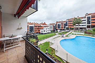 Imagen 2 Venta de piso con piscina y terraza en Viesques (Gijón)
