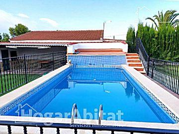 Foto Venta de casa con piscina y terraza en Llíria, Llíria