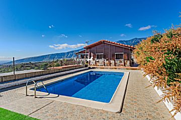 Imagen 1 Venta de casa con piscina en Las Cuevecitas-Malpaís (Candelaria)