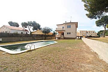 Foto Venta de casa con piscina y terraza en Segur de Calafell, Centro