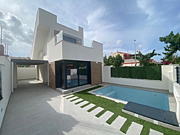 Foto Venta de casa con piscina y terraza en Los Alcázares , Serena Golf