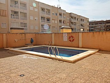 piscina.JPG Venta de piso con piscina y terraza en Centro (Torrevieja)