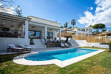 Imagen 1 Venta de casa con piscina en Nueva Andalucía (Marbella (Municipio))