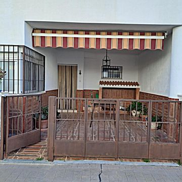Foto Venta de casa con terraza en El Pedroso , CENTRO
