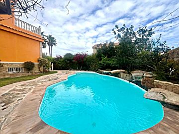 062513 Venta de casa con piscina y terraza en Santa Pola