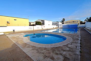 Foto Venta de casa con piscina y terraza en La Pobla de Vallbona , La pobla de Vallbona