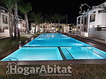 Foto Venta de piso con piscina y terraza en Los Balcones, Los Altos, Punta Prima (Torrevieja), Lago jardin