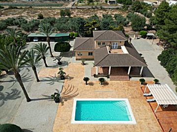 Imagen 1 Venta de casa con piscina en Crevillent