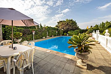 Foto Venta de casa con piscina y terraza en Gójar, Urb. Santa Marta