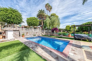Foto Venta de casa con piscina y terraza en Las Mesas (Las Palmas G. Canaria), Las Mesas