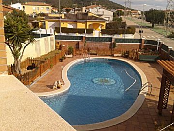 Foto Venta de casa con piscina y terraza en Roda de Barà, PUEBLO
