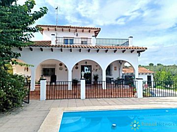 Foto Venta de casa con piscina y terraza en Ontinyent, Cami La Purisima