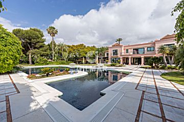 Imagen 1 Venta de casa con piscina en Estepona