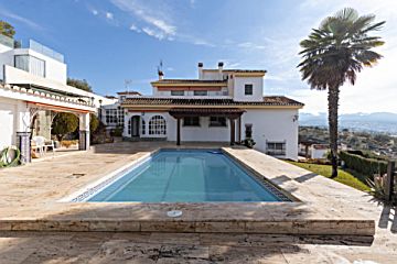 Foto Venta de casa con piscina y terraza en Huétor Vega, Junto trafico