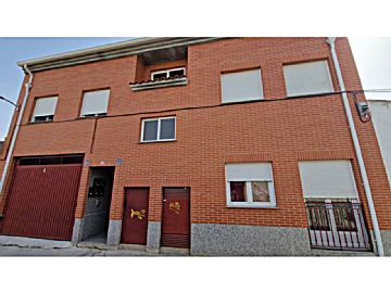 011555 Venta de piso con terraza en Castellanos de Moriscos