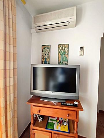 TV PLANA SAT.jpg Alquiler de piso con terraza en Conil de la Frontera