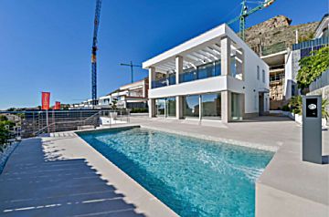 Imagen 1 Venta de casa con piscina y terraza en Benidorm