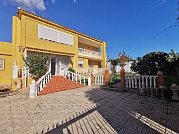 Foto Venta de casa con piscina y terraza en Benidorm, Urbanizaciones