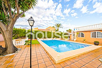  Venta de casas/chalet con piscina y terraza en La Nucia 