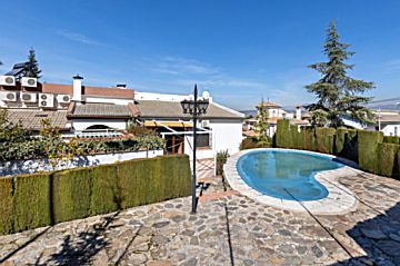 Foto Venta de casa con piscina y terraza en Monachil, COLINAS BERMEJAS