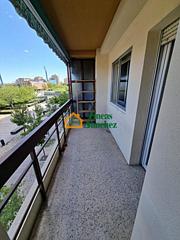 Imagen 0 Alquiler de piso con terraza en Casablanca (Zaragoza)