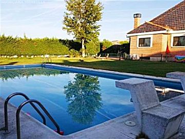 27118367 Venta de casas/chalet con piscina en Simancas