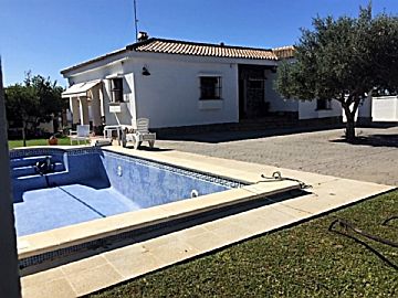Foto Venta de casa con piscina y terraza en Chiclana de la Frontera, El sotillo