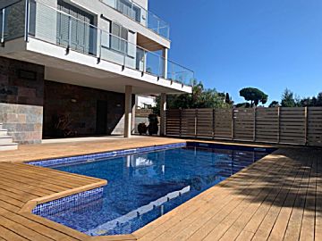 Foto Venta de casa con piscina y terraza en Canyelles-La Montgoda (Lloret de Mar), Cala Canyelles