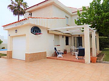 Foto Venta de casa con piscina y terraza en La Manga del Mar Menor San Javier, LA MANGA DEL MAR MENOR