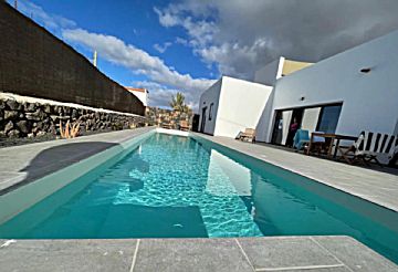 356724228_753136703481167_3770461254681803562_n-1.jpg Venta de casa con piscina y terraza en La Oliva , Lajares