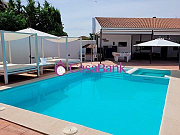  Venta de casa con piscina y terraza en Alcolea (Córdoba)