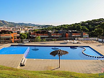 E01-piscina-rectangular vista alçada.JPEG Alquiler de piso/apartamento con piscina y terraza en Fenals-Santa Clotilde (Lloret de Mar), Santa Clotilde 