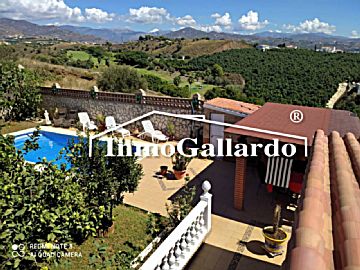 007049 Venta de casa con piscina y terraza en Vélez-Málaga (Municipio)