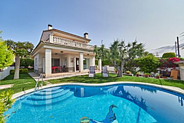 Foto Venta de casa con piscina y terraza en Bellamar-Mas de la Mel (Calafell), L Estany
